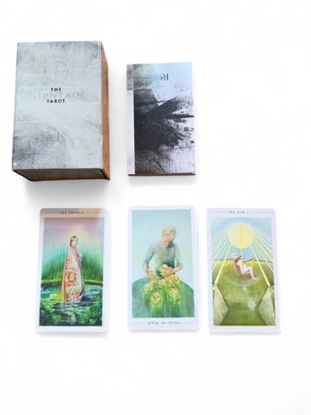The Fountain Tarot Deck – Silver and White Tarot Card Set